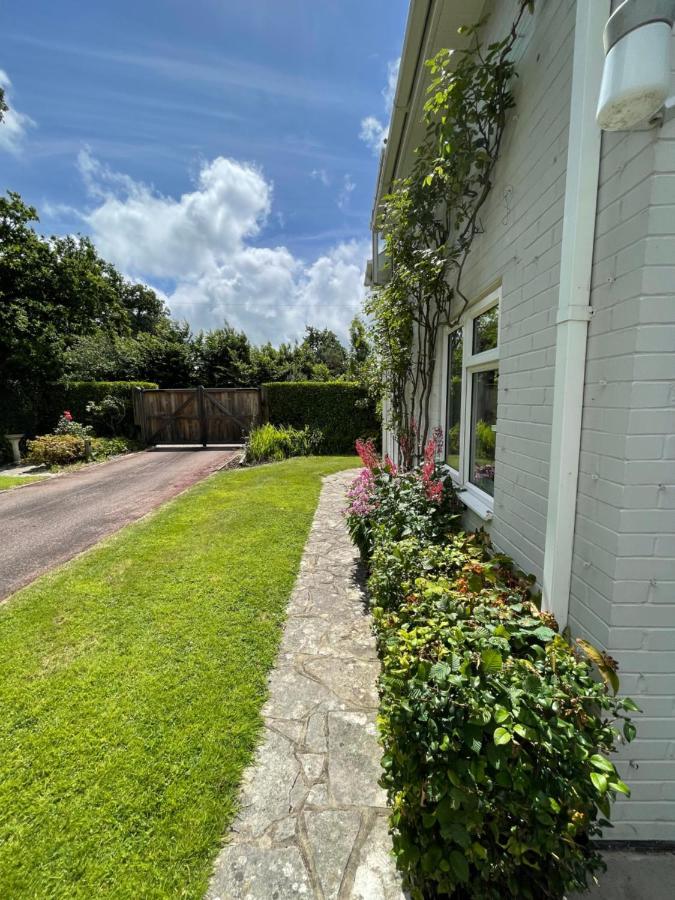 Seaside Spacious Cosy Cottage On The Edge Of The New Forest Lymington Exterior photo